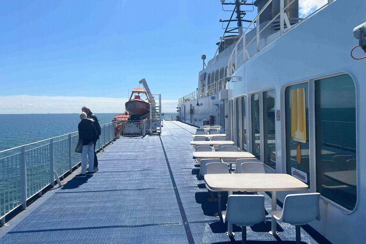 Achterdeck der Scandlines-Hybridfähre Copenhagen auf der Ostsee